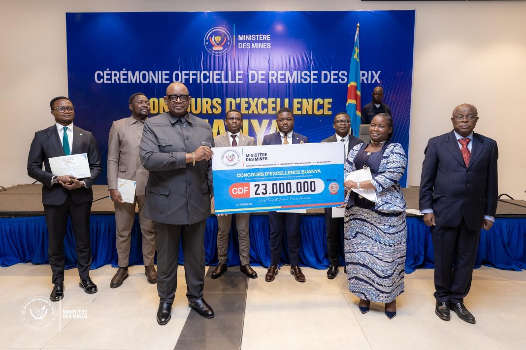 La cérémonie officielle de remise des prix du concours d’excellence « BUANYA », une initiative lancée par le Ministre des Mines, Son Excellence Monsieur Louis Watum Kabamba. La cérémonie officielle de remise des prix du concours d’excellence « BUANYA », une initiative lancée par le Ministre des Mines, Son Excellence Monsieur Louis Watum Kabamba.